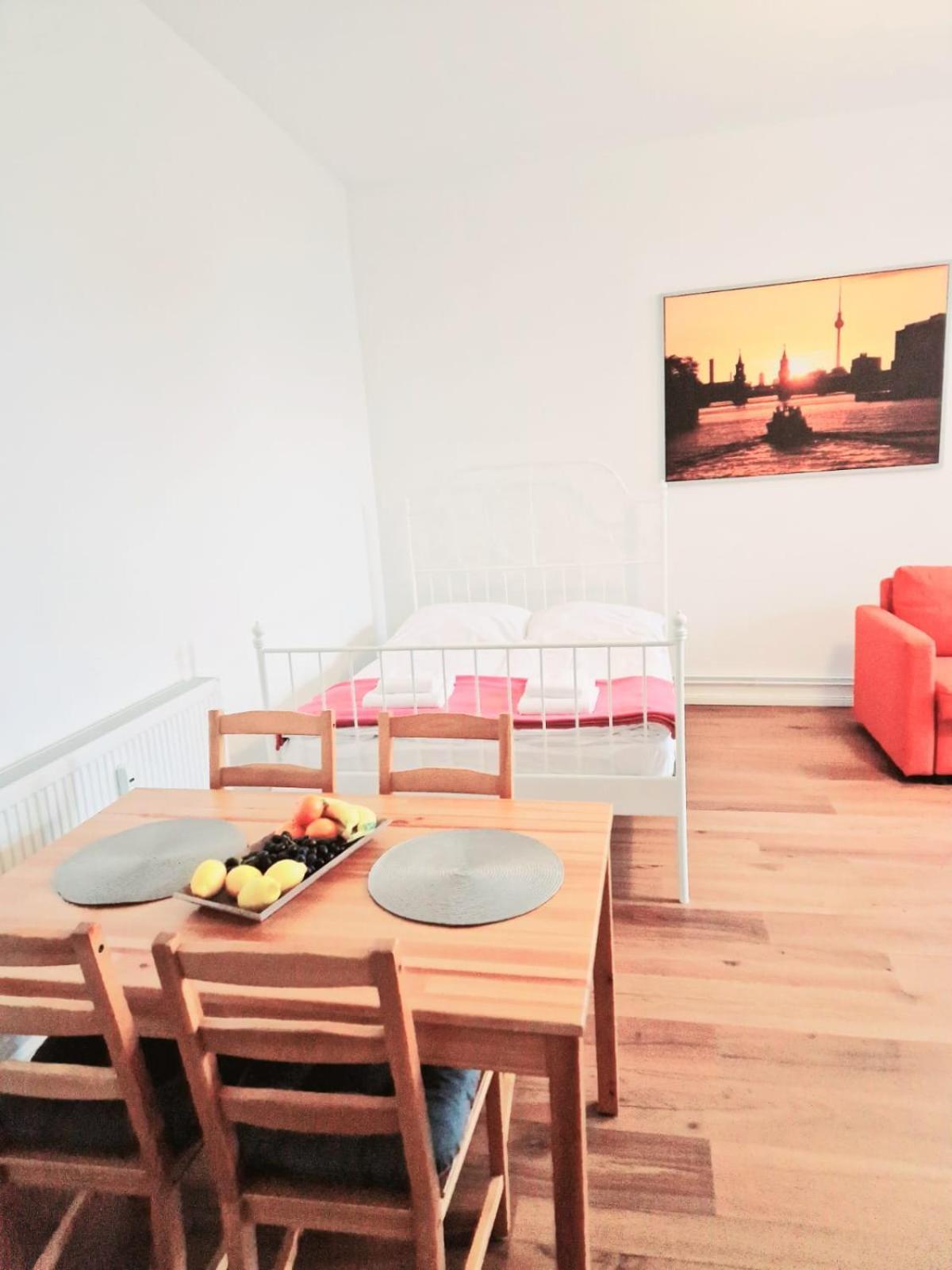 City Studio Apartment For 4, Near Sonnenallee Berlim Exterior foto