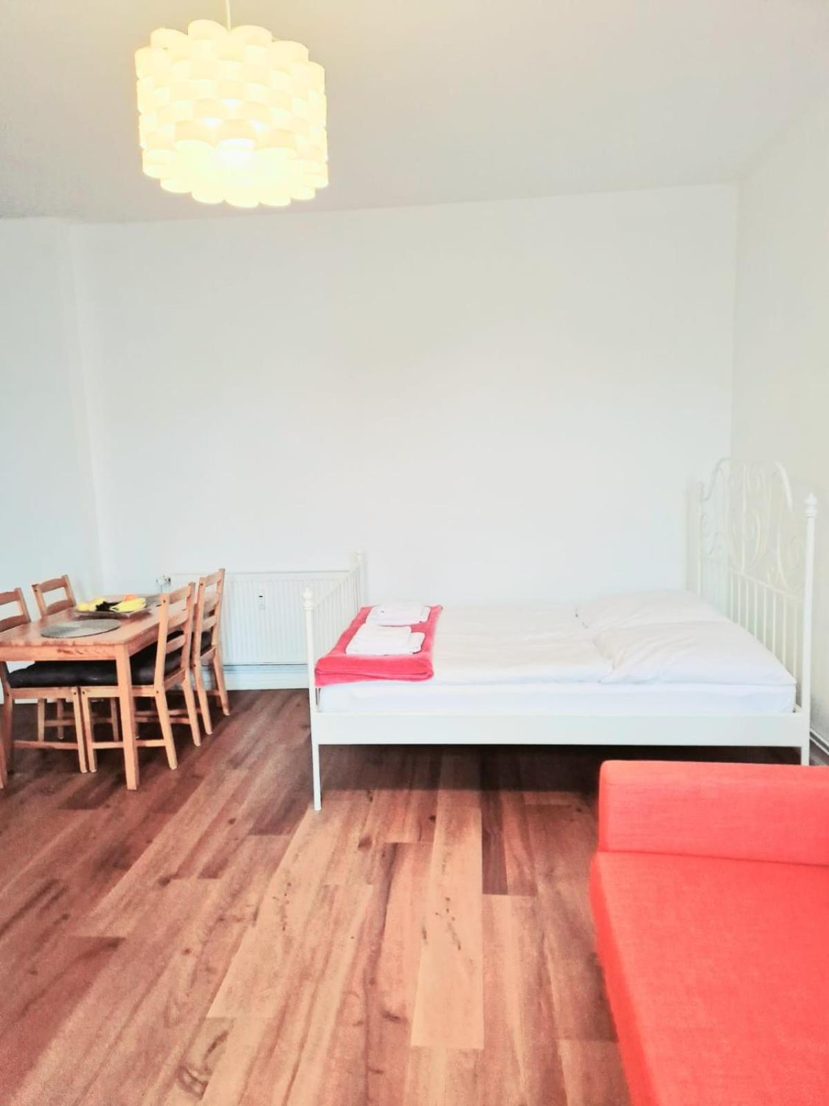 City Studio Apartment For 4, Near Sonnenallee Berlim Exterior foto